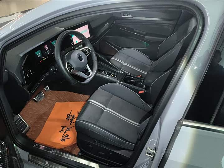 Фото 9 - Volkswagen Golf