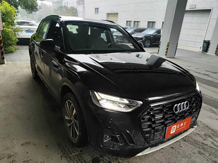 Фото 2 - Audi Q5L