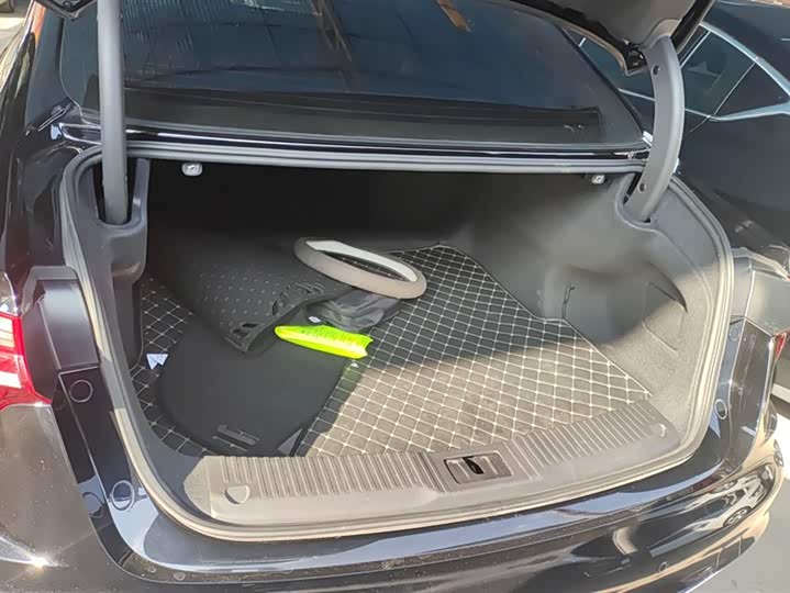 Фото 4 - Hongqi H5