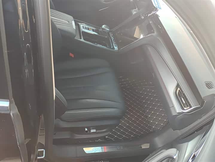 Фото 8 - Hongqi H5