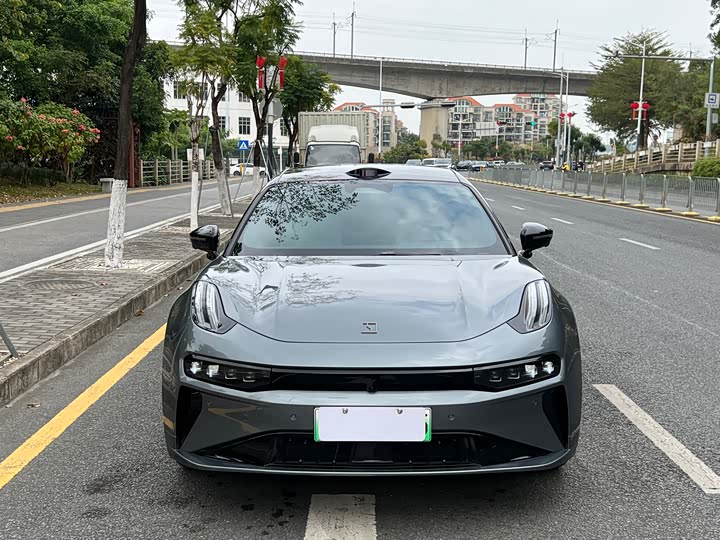 Фото 2 - Zeekr 001