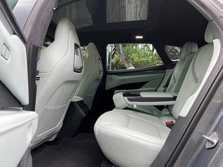 Фото 7 - Zeekr 001