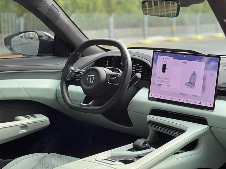 Фото 8 - Zeekr 001