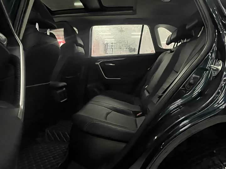 Фото 9 - Toyota Wildlander