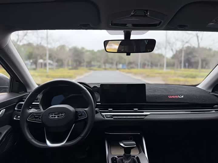 Фото 2 - Geely Emgrand