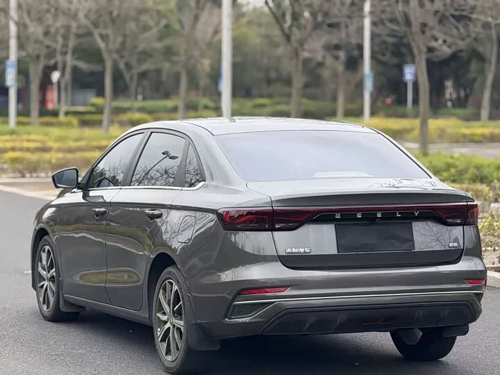 Фото 7 - Geely Emgrand