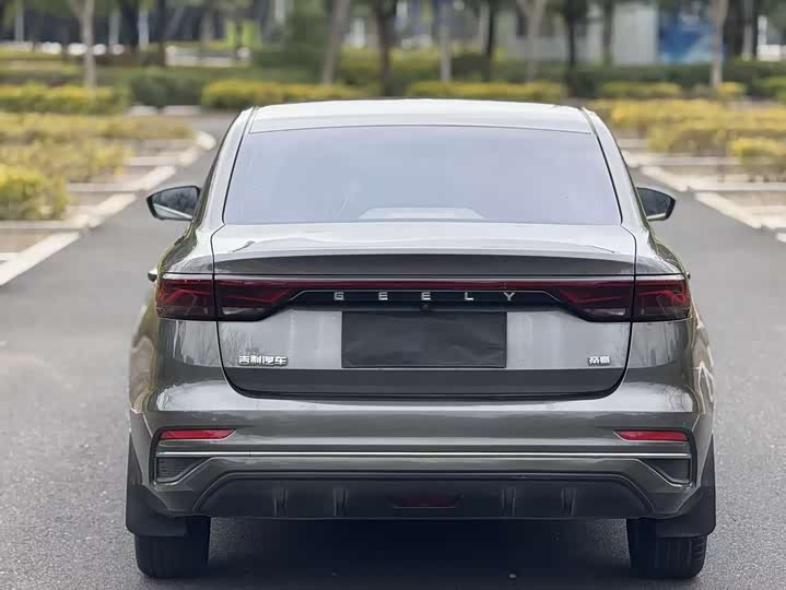 Фото 8 - Geely Emgrand