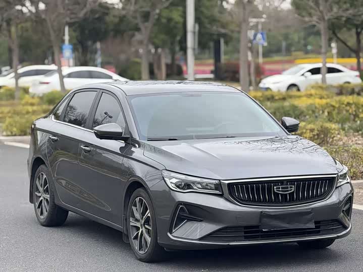 Фото 9 - Geely Emgrand