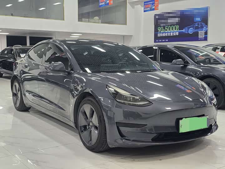 Фото 3 - Tesla Model 3