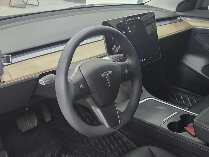 Фото 4 - Tesla Model 3