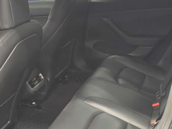 Фото 9 - Tesla Model 3