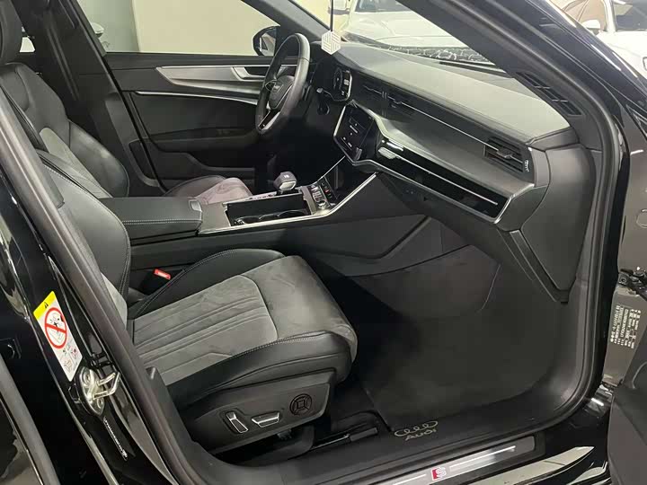Фото 6 - Audi A6L