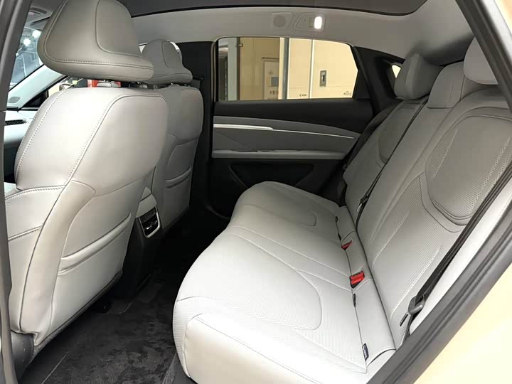 Фото 5 - XPeng Mona M03