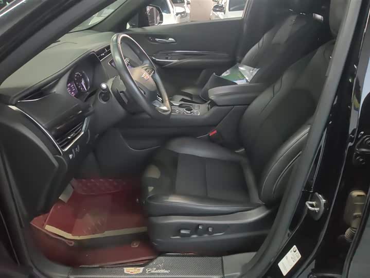 Фото 9 - Cadillac XT4