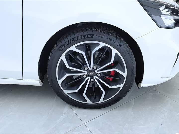 Фото 6 - Ford Focus