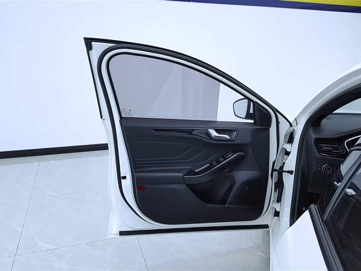 Фото 7 - Ford Focus