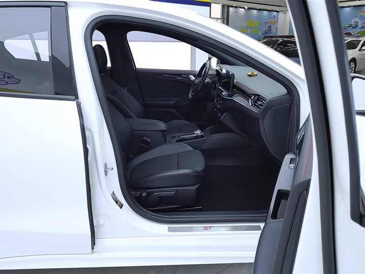 Фото 8 - Ford Focus