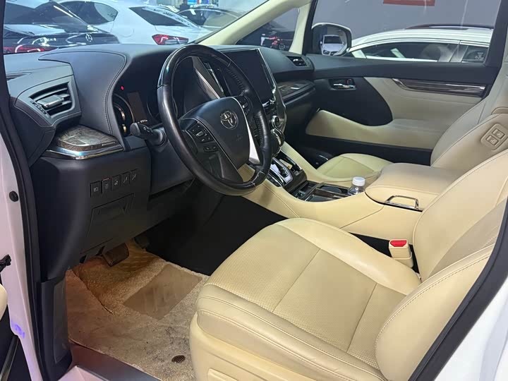 Фото 4 - Toyota Vellfire