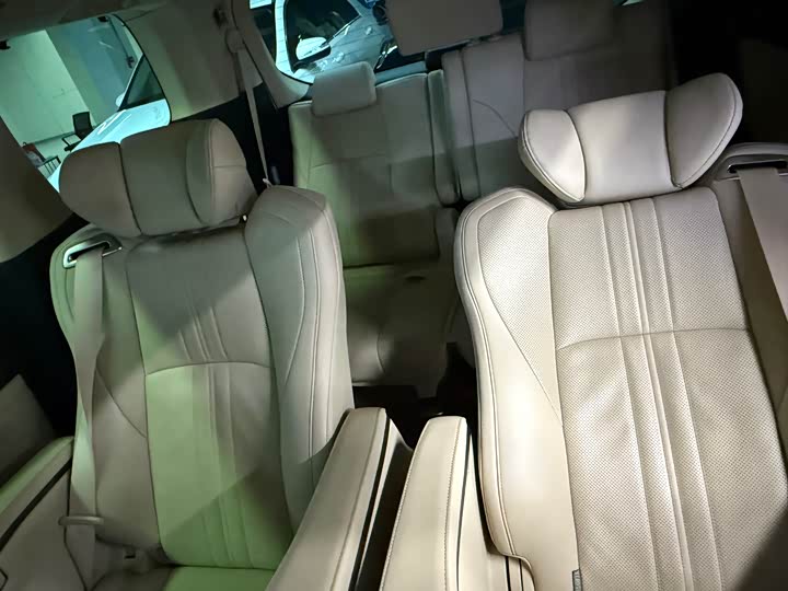 Фото 6 - Toyota Vellfire