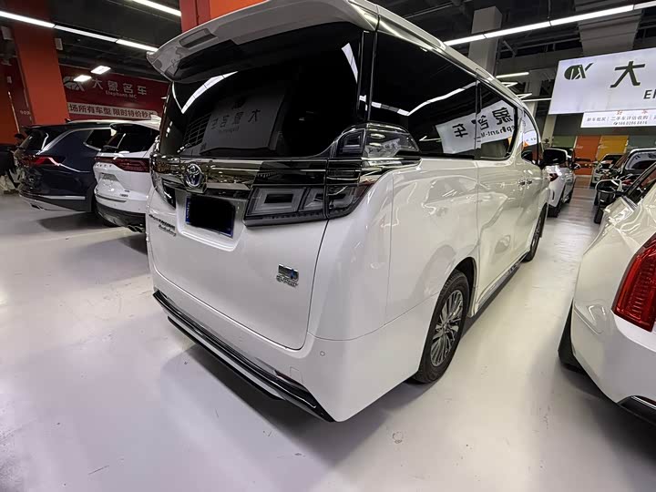 Фото 9 - Toyota Vellfire