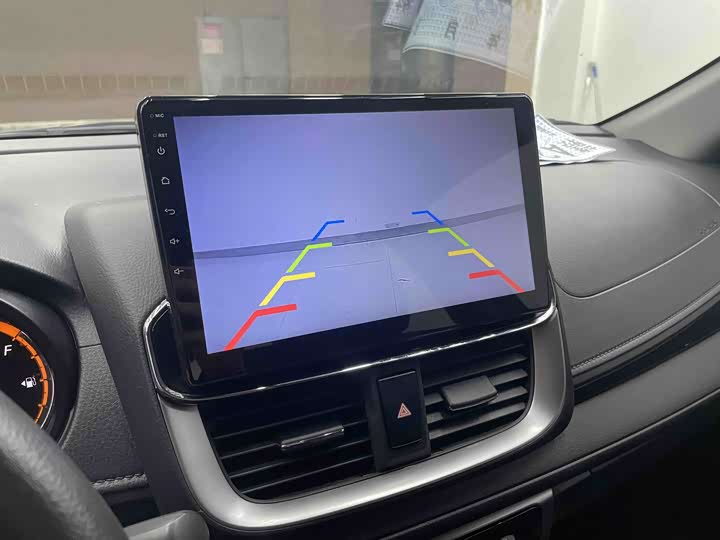 Фото 7 - Toyota Yaris L Hatchback