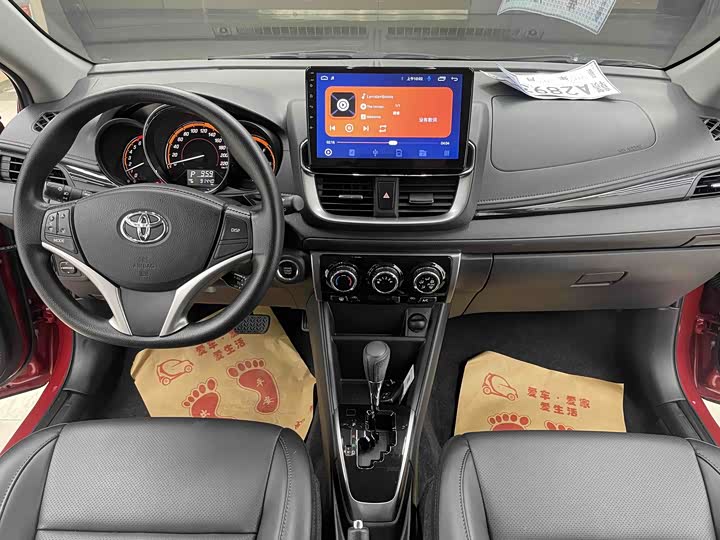 Фото 9 - Toyota Yaris L Hatchback