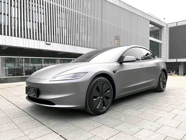 Фото 1 - Tesla Model 3