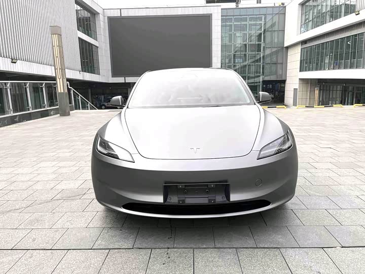 Фото 2 - Tesla Model 3