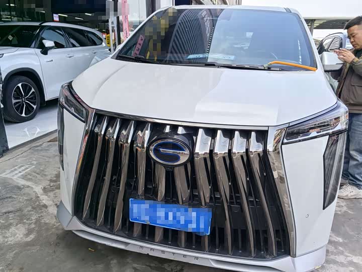 Фото 2 - GAC Trumpchi M8