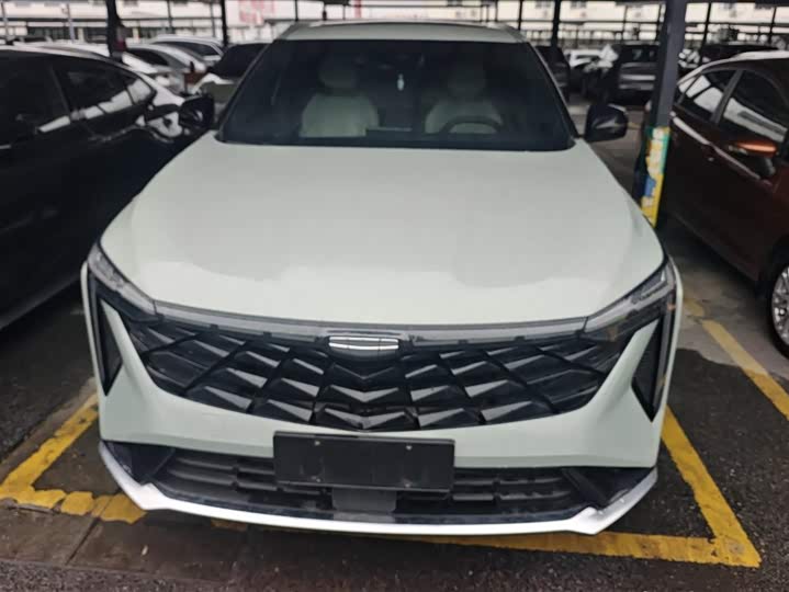 Фото 2 - Geely Atlas