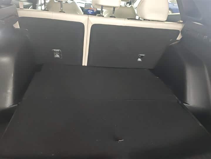 Фото 4 - Geely Atlas