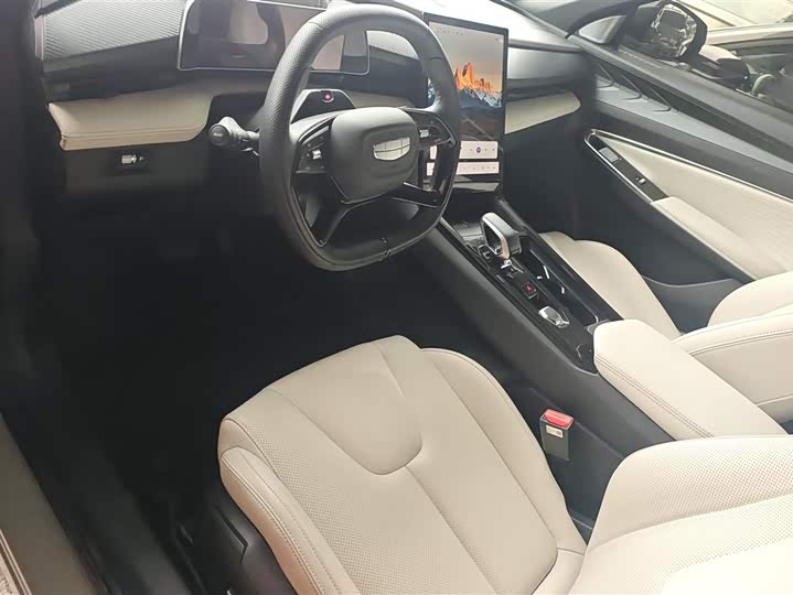 Фото 9 - Geely Atlas