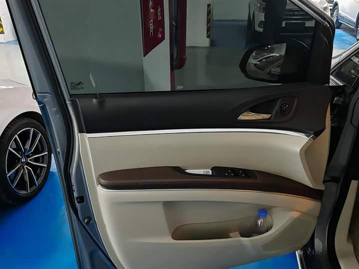 Фото 7 - Buick GL8 ES