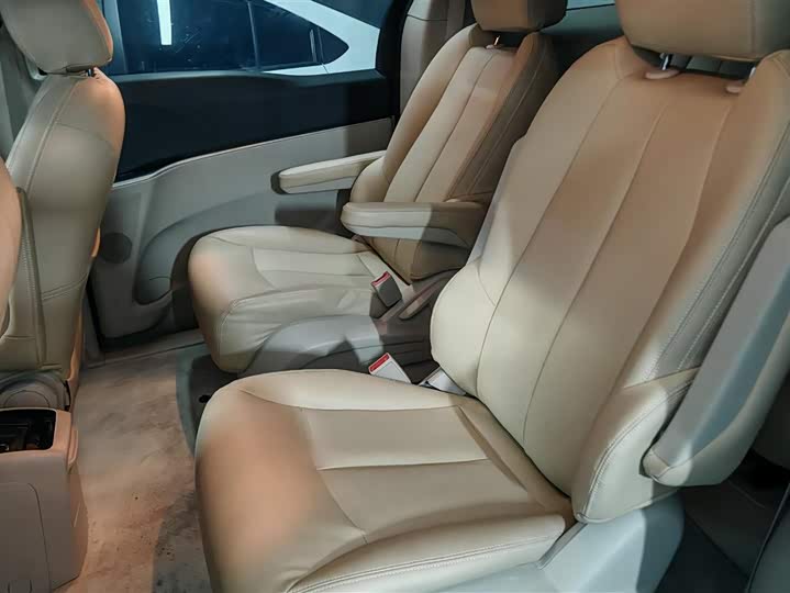 Фото 9 - Buick GL8 ES