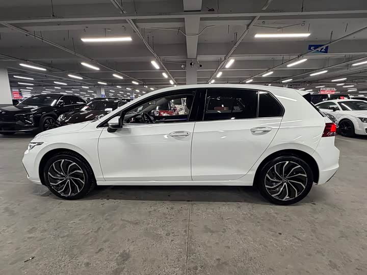 Фото 3 - Volkswagen Golf