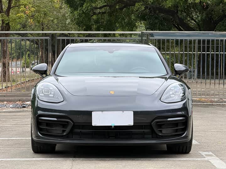 Фото 2 - Porsche Panamera