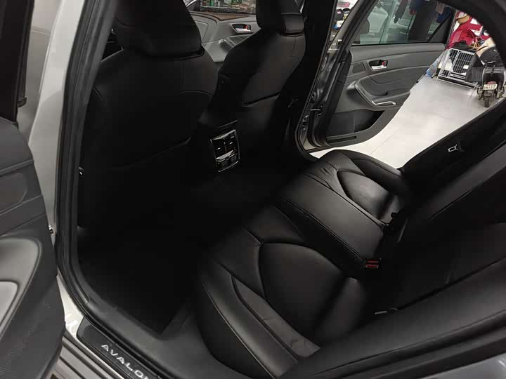 Фото 6 - Toyota Avalon