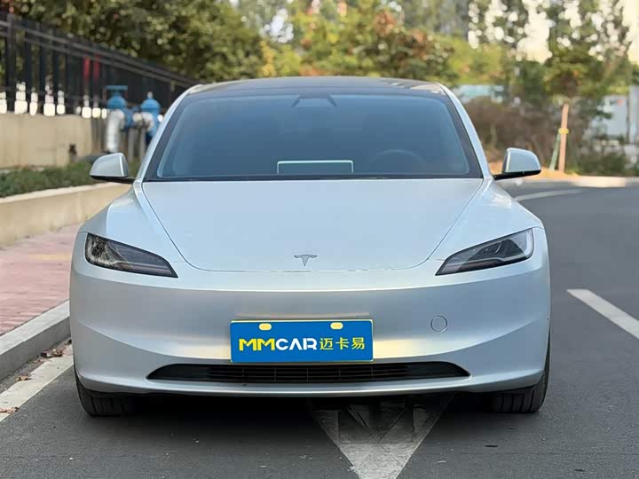 Фото 1 - Tesla Model 3