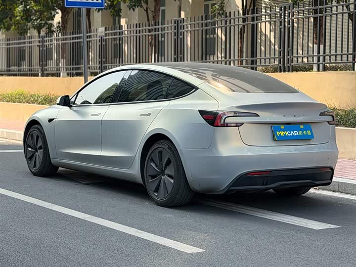 Фото 3 - Tesla Model 3