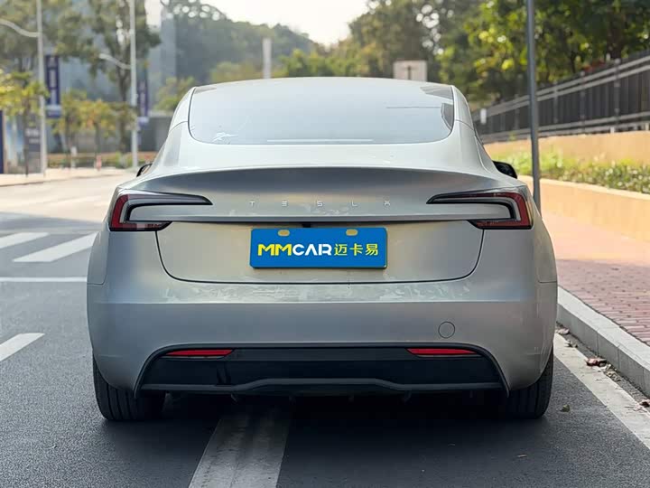 Фото 4 - Tesla Model 3
