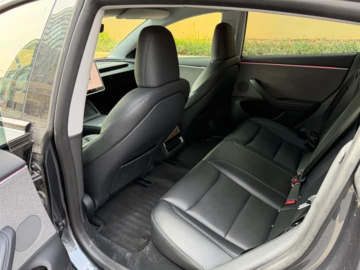 Фото 6 - Tesla Model 3