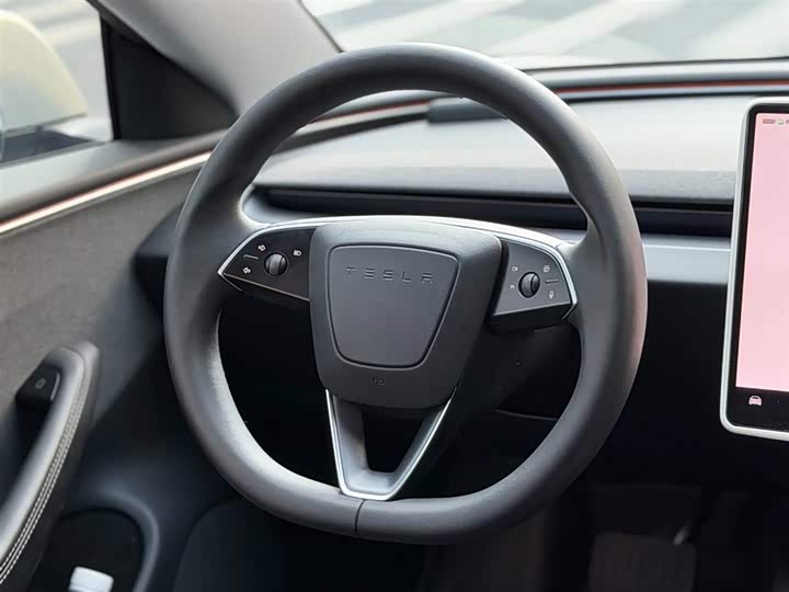 Фото 8 - Tesla Model 3