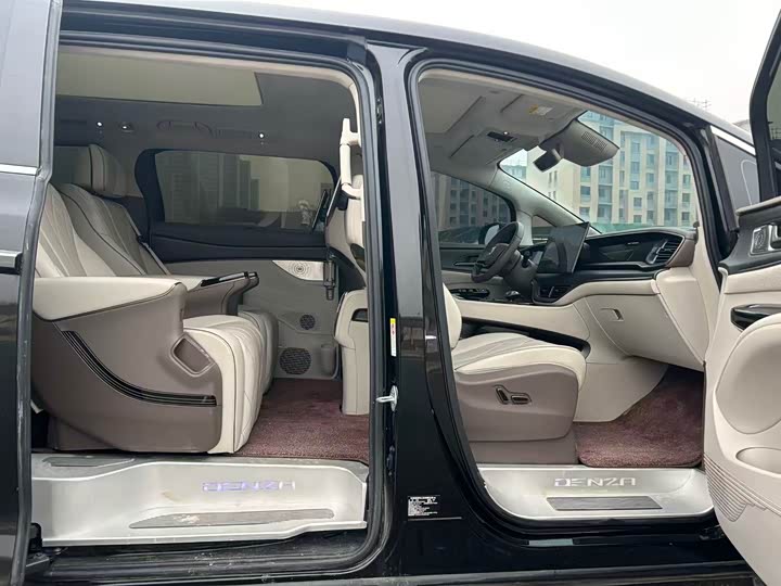 Фото 9 - Denza D9