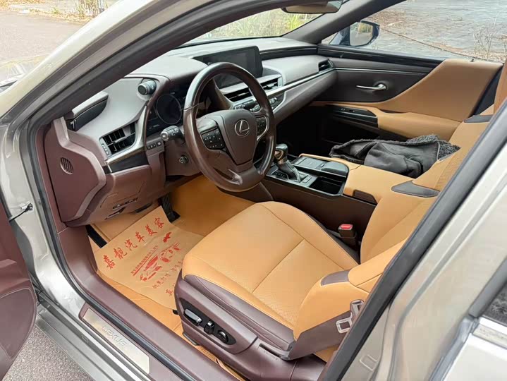 Фото 4 - Lexus ES