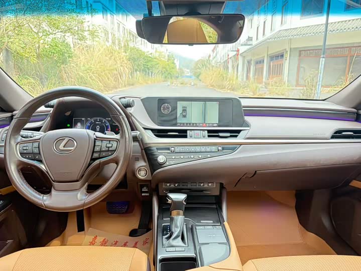 Фото 5 - Lexus ES
