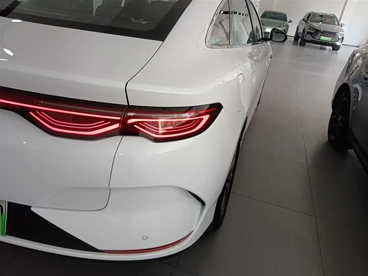 Фото 8 - BYD Qin L