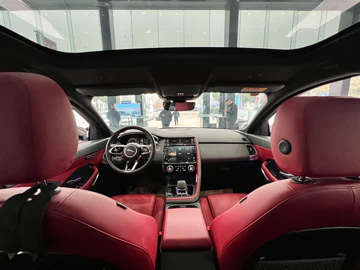 Фото 5 - Jaguar E-Pace