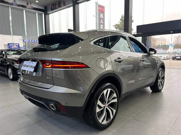 Фото 6 - Jaguar E-Pace