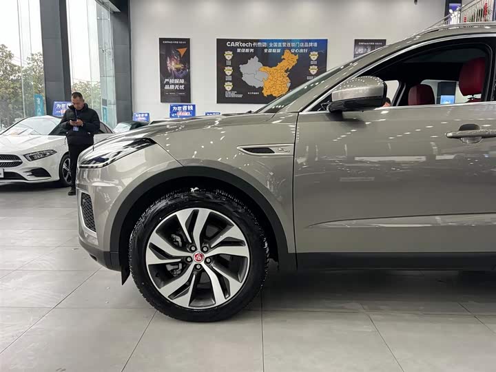 Фото 9 - Jaguar E-Pace