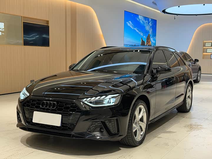 Фото 1 - Audi A4